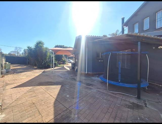 5 BEDROOM HOUSE FOR SALE IN DORINGKLOOF